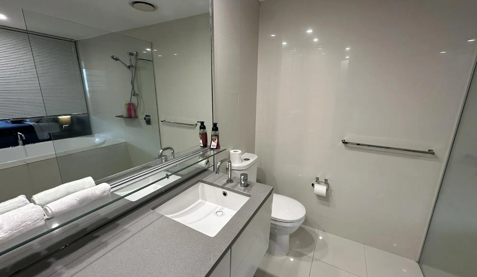 Breathtaking Views 4BD HIGH FLOOR Lux Apartment Gold Coast