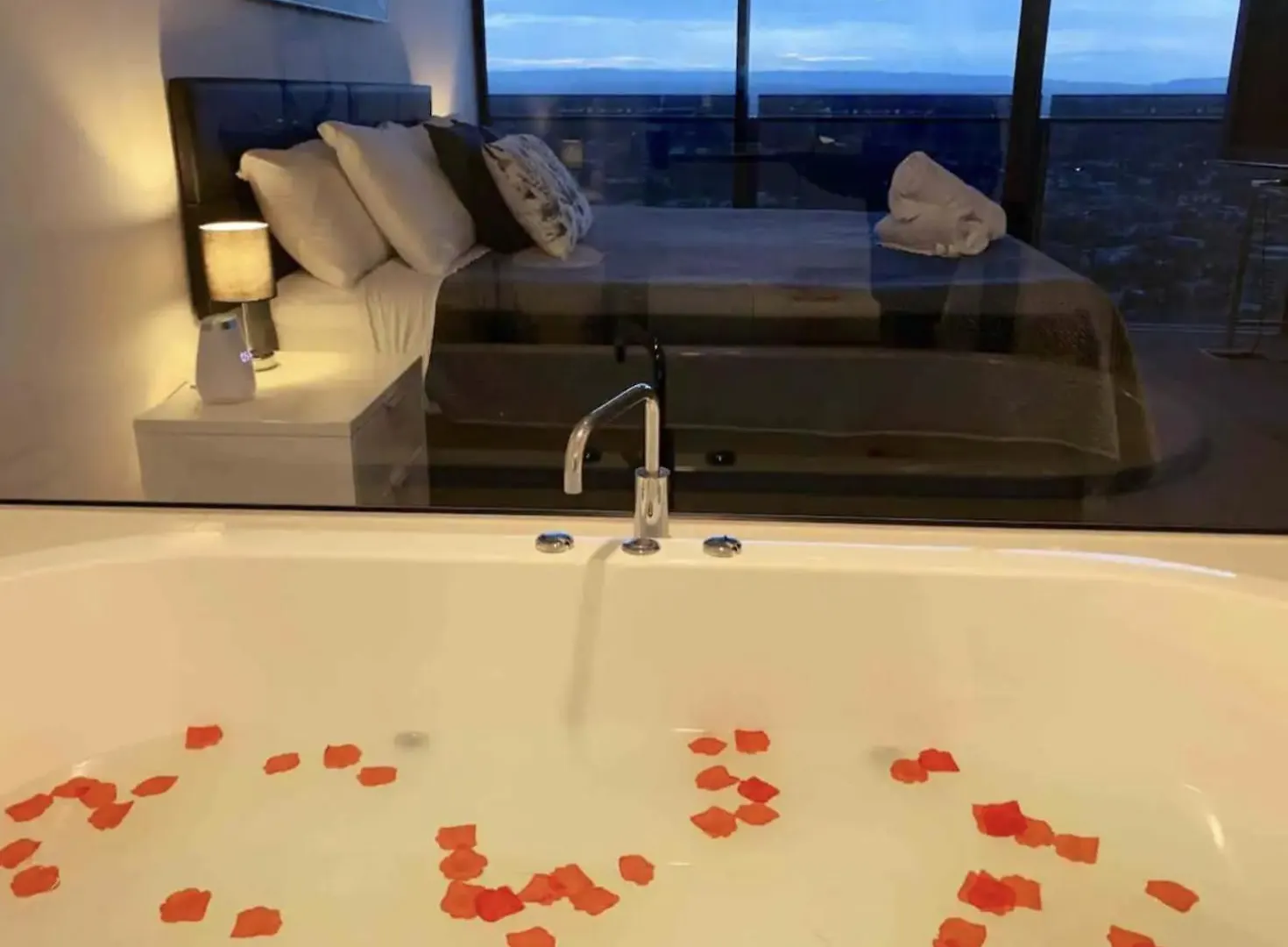 Breathtaking Views 4BD HIGH FLOOR Lux Apartment Gold Coast